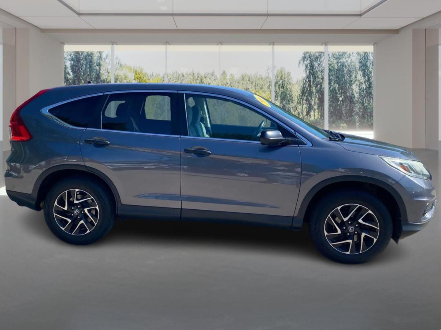 2016 GRAY HONDA CR-V SE (5J6RM4H47GL) with an 2.4L engine, Continuously Variable transmission, located at 908 SE 14th Street, Des Moines, IA, 50317, (515) 281-0330, 41.580303, -93.597046 - Photo#1