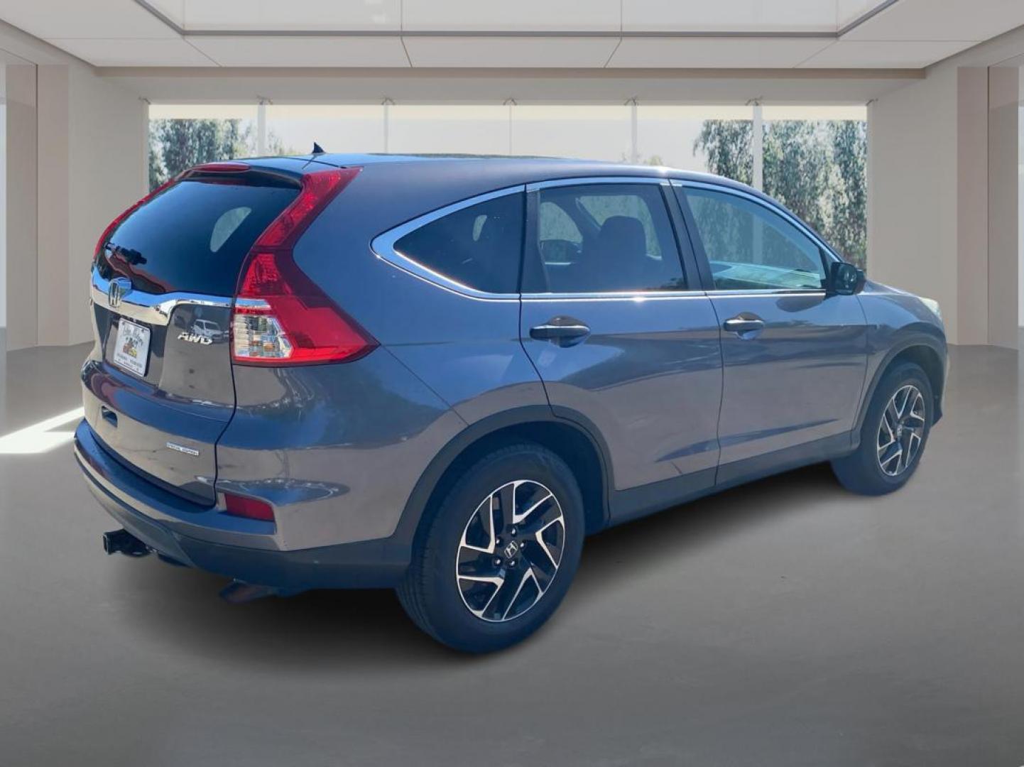 2016 GRAY HONDA CR-V SE (5J6RM4H47GL) with an 2.4L engine, Continuously Variable transmission, located at 908 SE 14th Street, Des Moines, IA, 50317, (515) 281-0330, 41.580303, -93.597046 - Photo#2