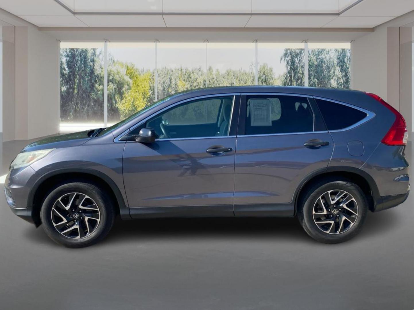 2016 GRAY HONDA CR-V SE (5J6RM4H47GL) with an 2.4L engine, Continuously Variable transmission, located at 908 SE 14th Street, Des Moines, IA, 50317, (515) 281-0330, 41.580303, -93.597046 - Photo#5