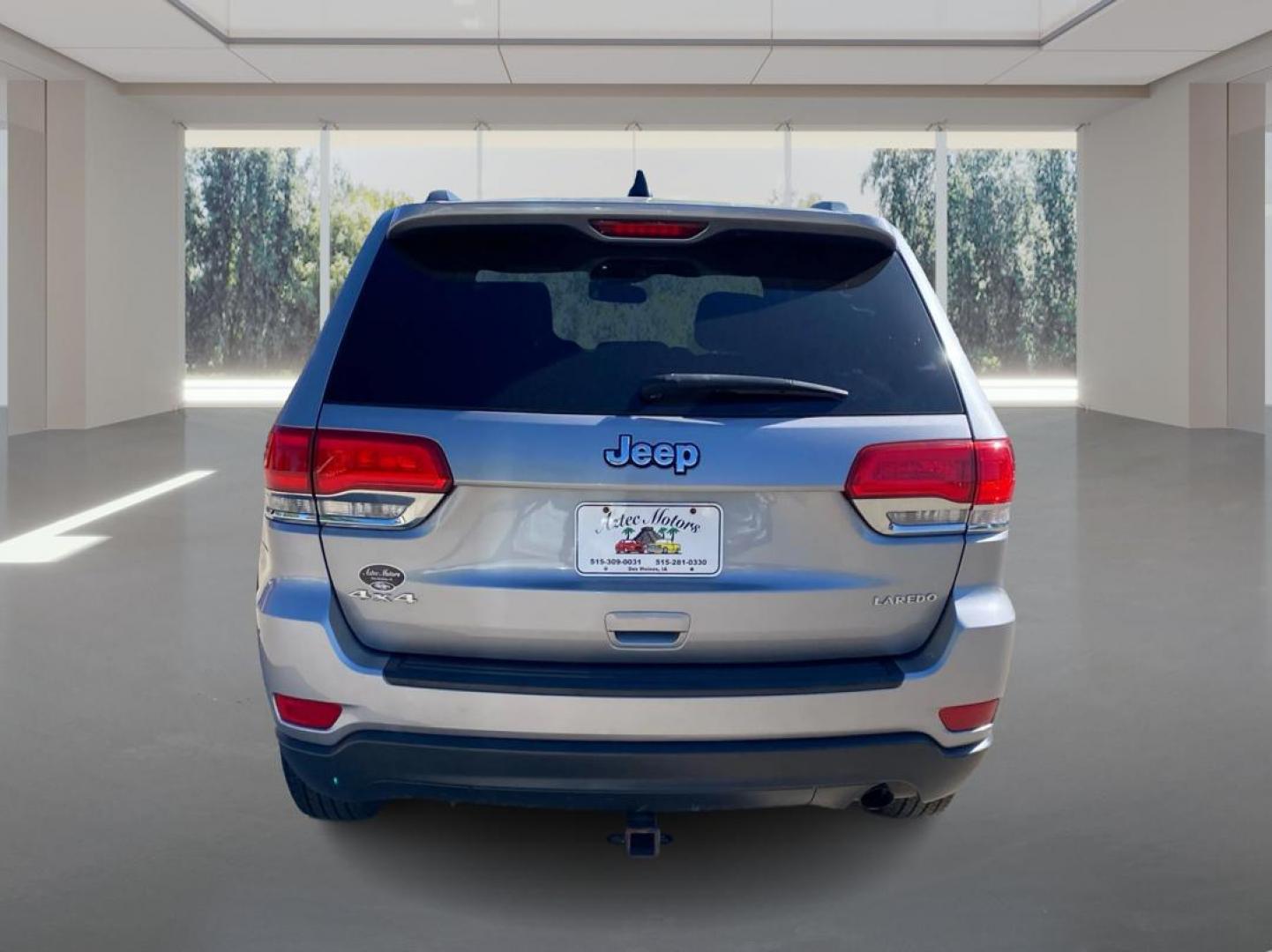 2015 SILVER JEEP GRAND CHEROKEE LAREDO (1C4RJFAGXFC) with an 3.6L engine, Automatic transmission, located at 908 SE 14th Street, Des Moines, IA, 50317, (515) 281-0330, 41.580303, -93.597046 - Photo#3