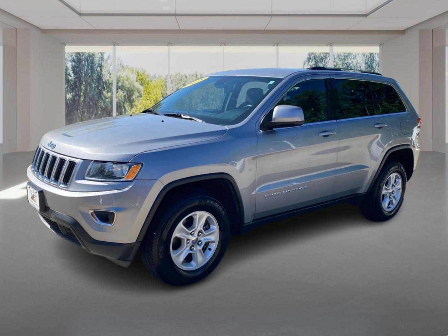 2015 SILVER JEEP GRAND CHEROKEE LAREDO (1C4RJFAGXFC) with an 3.6L engine, Automatic transmission, located at 908 SE 14th Street, Des Moines, IA, 50317, (515) 281-0330, 41.580303, -93.597046 - Photo#7