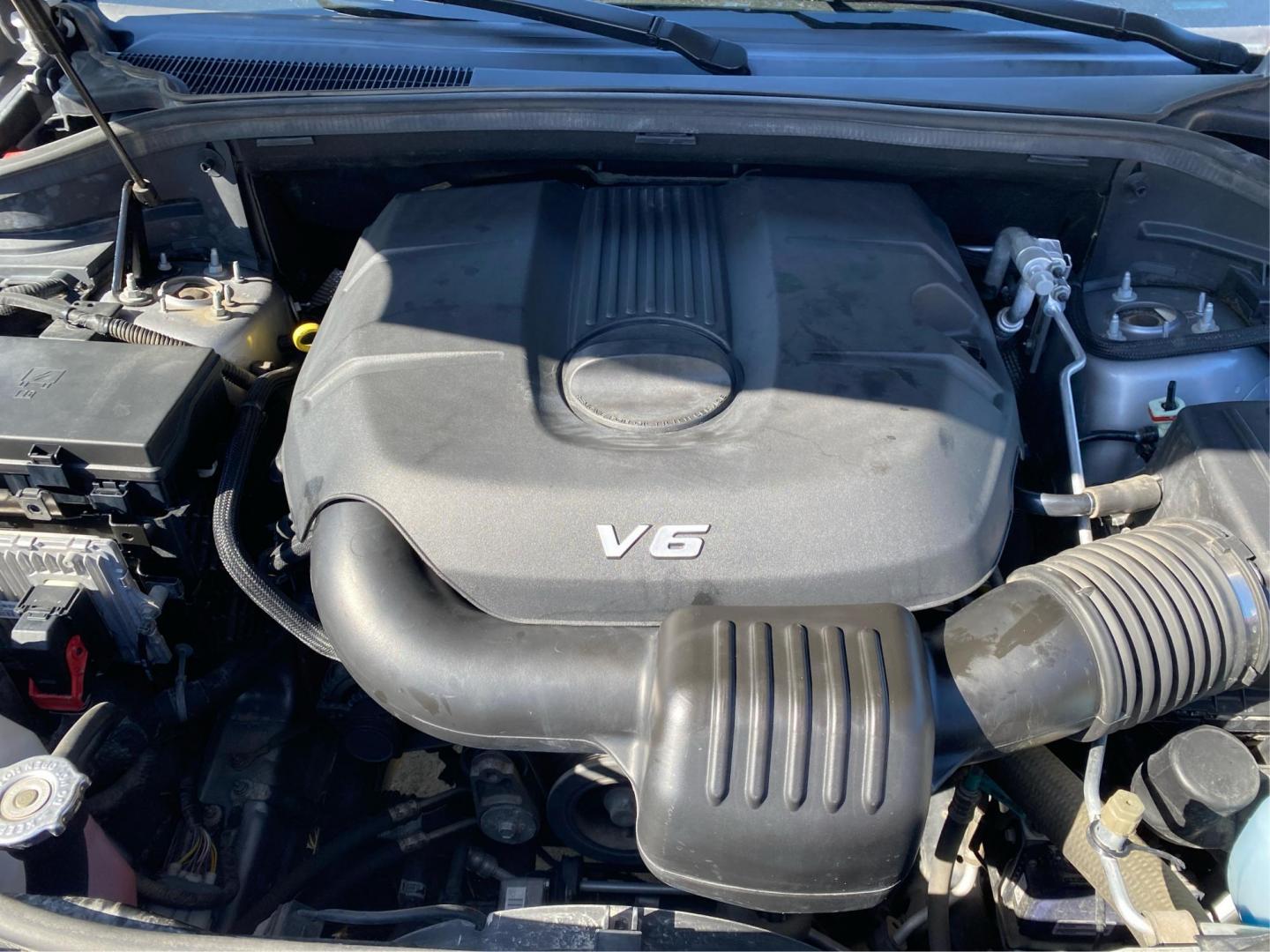 2015 SILVER JEEP GRAND CHEROKEE LAREDO (1C4RJFAGXFC) with an 3.6L engine, Automatic transmission, located at 908 SE 14th Street, Des Moines, IA, 50317, (515) 281-0330, 41.580303, -93.597046 - Photo#10