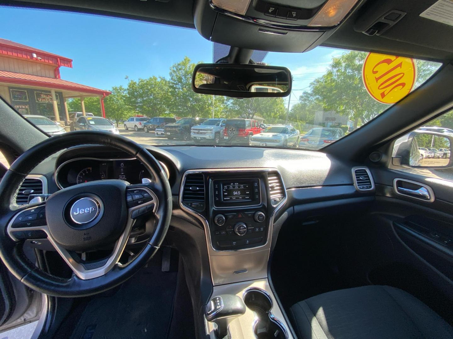 2015 SILVER JEEP GRAND CHEROKEE LAREDO (1C4RJFAGXFC) with an 3.6L engine, Automatic transmission, located at 908 SE 14th Street, Des Moines, IA, 50317, (515) 281-0330, 41.580303, -93.597046 - Photo#21