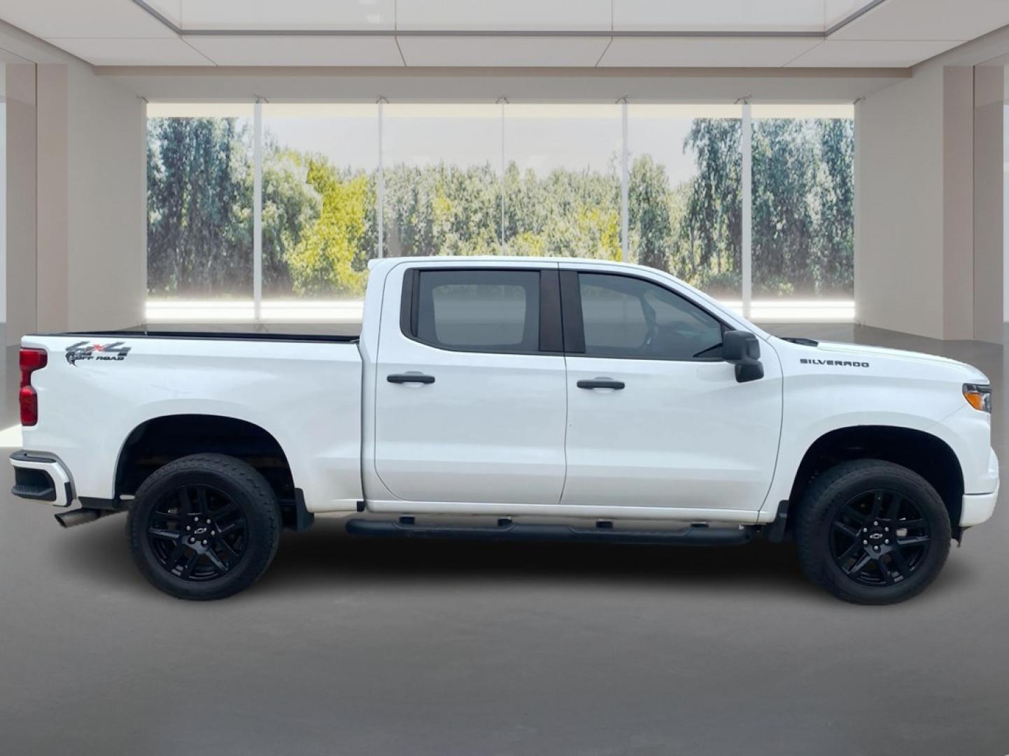 2022 WHITE CHEVROLET SILVERADO 1500 CUSTOM (1GCPDBEK4NZ) with an 2.7L engine, Automatic transmission, located at 908 SE 14th Street, Des Moines, IA, 50317, (515) 281-0330, 41.580303, -93.597046- Photo#1