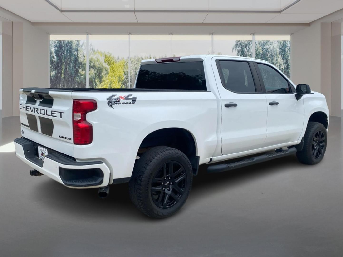 2022 WHITE CHEVROLET SILVERADO 1500 CUSTOM (1GCPDBEK4NZ) with an 2.7L engine, Automatic transmission, located at 908 SE 14th Street, Des Moines, IA, 50317, (515) 281-0330, 41.580303, -93.597046- Photo#2