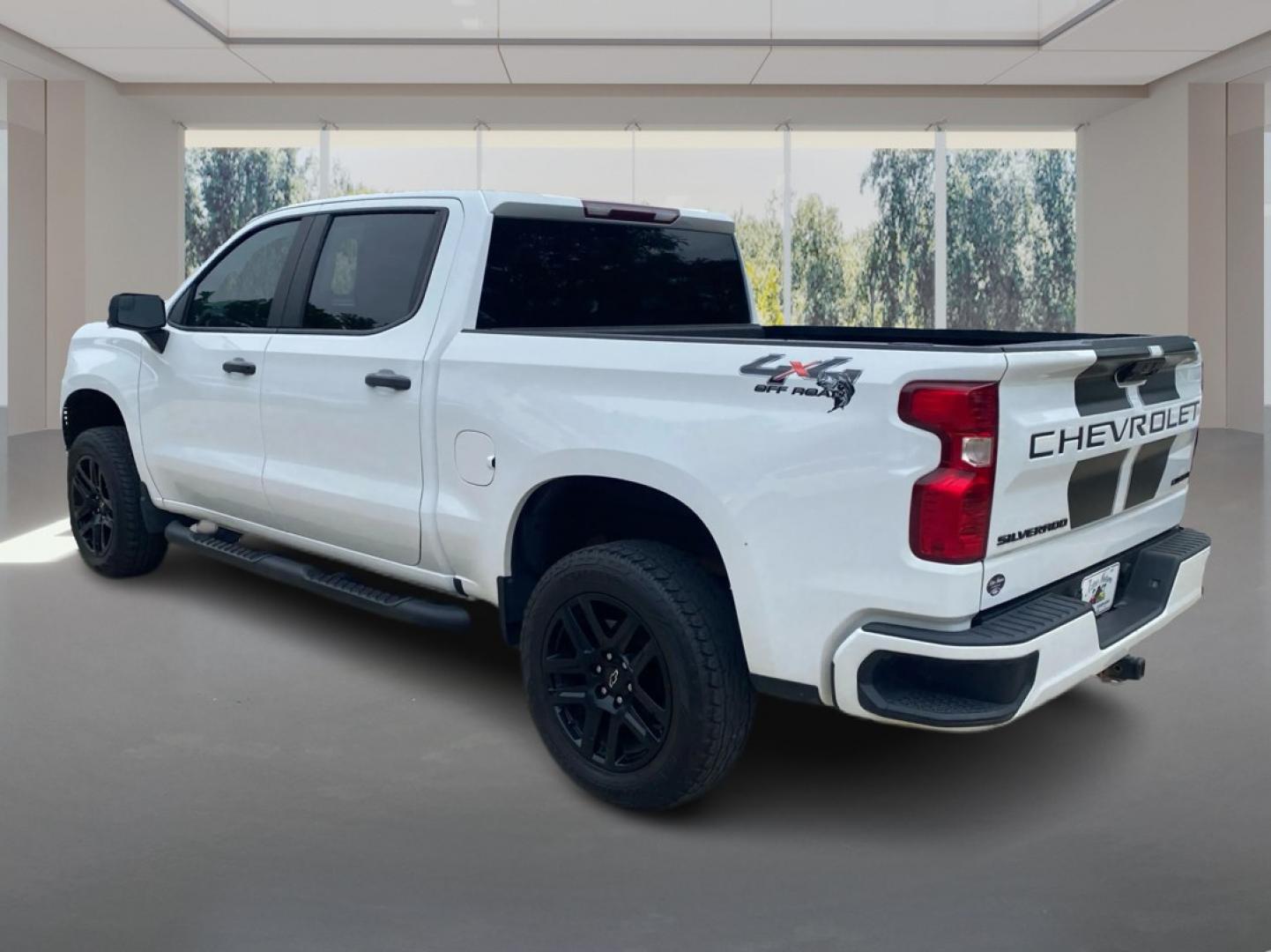2022 WHITE CHEVROLET SILVERADO 1500 CUSTOM (1GCPDBEK4NZ) with an 2.7L engine, Automatic transmission, located at 908 SE 14th Street, Des Moines, IA, 50317, (515) 281-0330, 41.580303, -93.597046- Photo#4