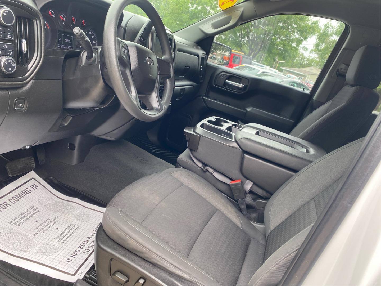2022 WHITE CHEVROLET SILVERADO 1500 CUSTOM (1GCPDBEK4NZ) with an 2.7L engine, Automatic transmission, located at 908 SE 14th Street, Des Moines, IA, 50317, (515) 281-0330, 41.580303, -93.597046- Photo#8
