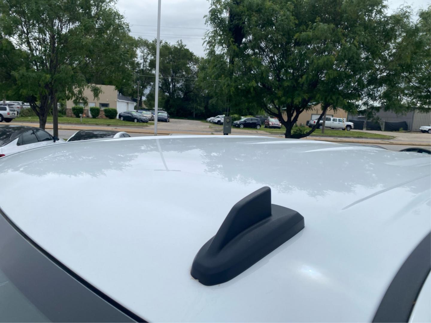 2022 WHITE CHEVROLET SILVERADO 1500 CUSTOM (1GCPDBEK4NZ) with an 2.7L engine, Automatic transmission, located at 908 SE 14th Street, Des Moines, IA, 50317, (515) 281-0330, 41.580303, -93.597046- Photo#11