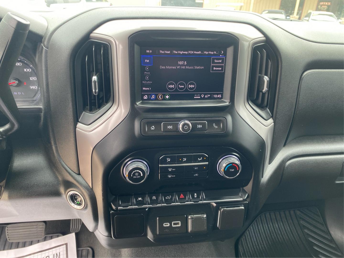 2022 WHITE CHEVROLET SILVERADO 1500 CUSTOM (1GCPDBEK4NZ) with an 2.7L engine, Automatic transmission, located at 908 SE 14th Street, Des Moines, IA, 50317, (515) 281-0330, 41.580303, -93.597046- Photo#12