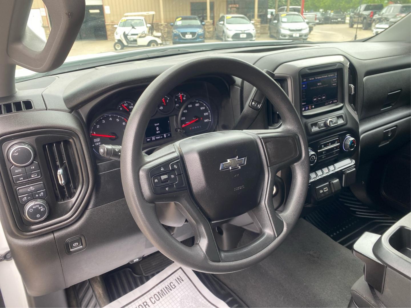 2022 WHITE CHEVROLET SILVERADO 1500 CUSTOM (1GCPDBEK4NZ) with an 2.7L engine, Automatic transmission, located at 908 SE 14th Street, Des Moines, IA, 50317, (515) 281-0330, 41.580303, -93.597046- Photo#15