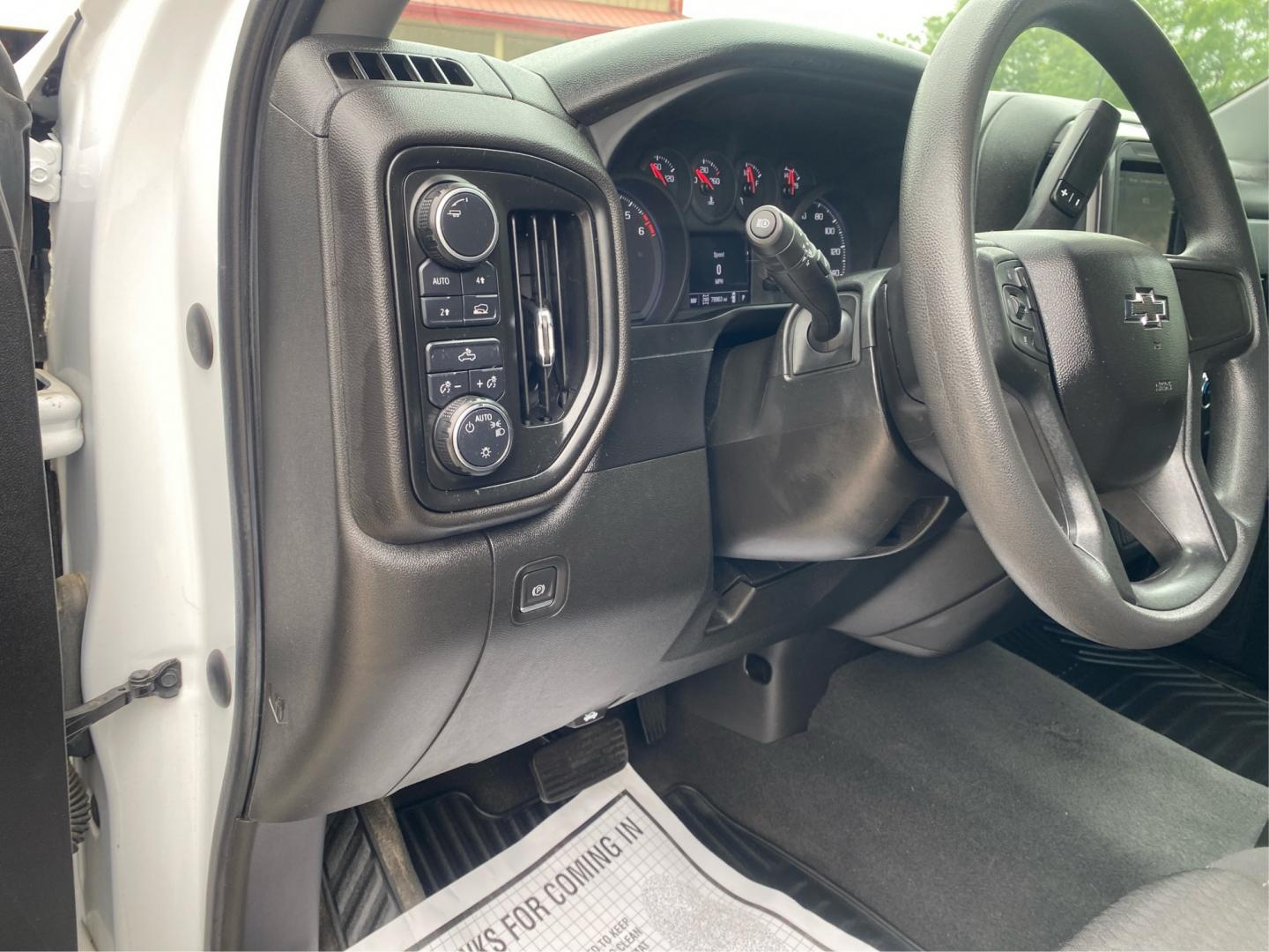 2022 WHITE CHEVROLET SILVERADO 1500 CUSTOM (1GCPDBEK4NZ) with an 2.7L engine, Automatic transmission, located at 908 SE 14th Street, Des Moines, IA, 50317, (515) 281-0330, 41.580303, -93.597046- Photo#16