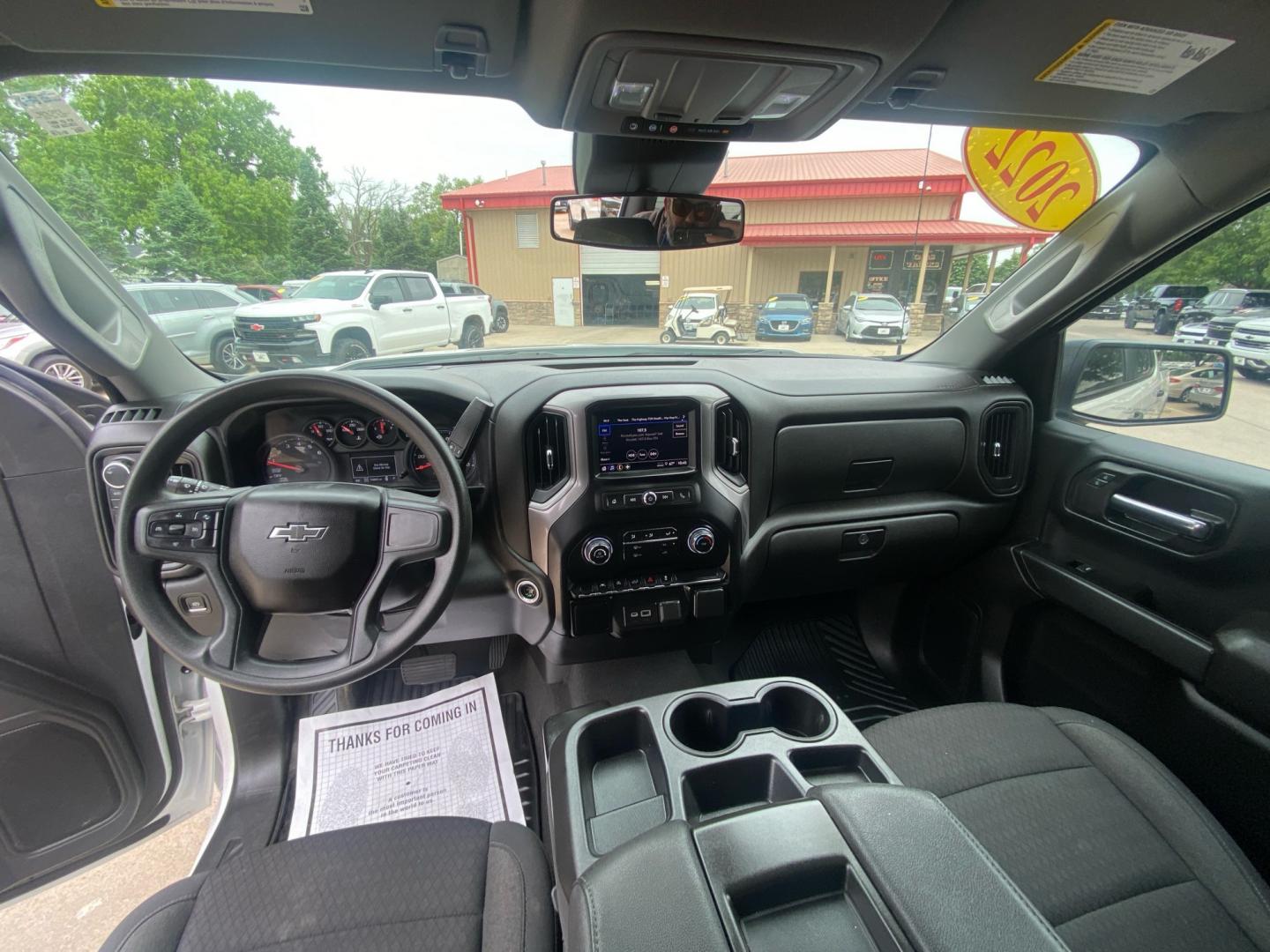 2022 WHITE CHEVROLET SILVERADO 1500 CUSTOM (1GCPDBEK4NZ) with an 2.7L engine, Automatic transmission, located at 908 SE 14th Street, Des Moines, IA, 50317, (515) 281-0330, 41.580303, -93.597046- Photo#20