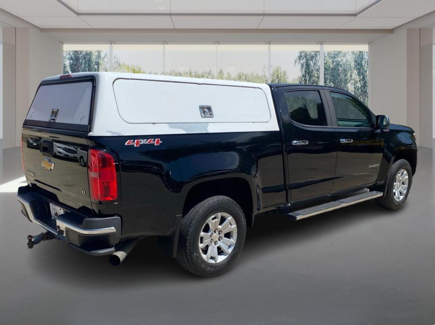 2017 BLACK CHEVROLET COLORADO LT (1GCPTCE1XH1) with an 2.8L engine, Automatic transmission, located at 908 SE 14th Street, Des Moines, IA, 50317, (515) 281-0330, 41.580303, -93.597046- Photo#2