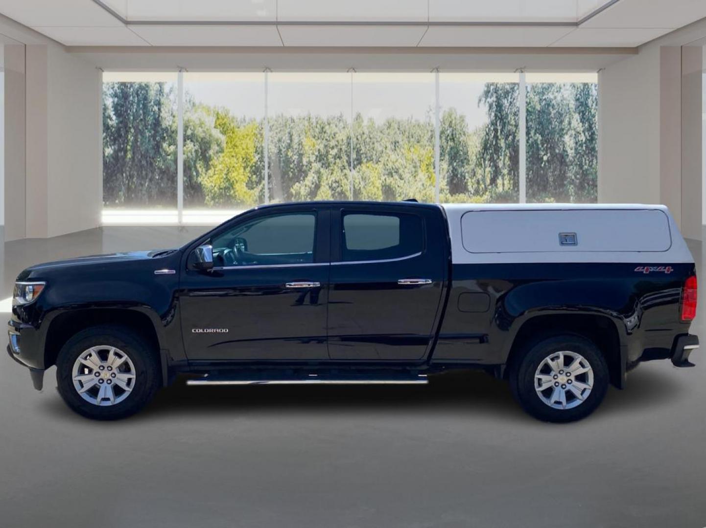 2017 BLACK CHEVROLET COLORADO LT (1GCPTCE1XH1) with an 2.8L engine, Automatic transmission, located at 908 SE 14th Street, Des Moines, IA, 50317, (515) 281-0330, 41.580303, -93.597046- Photo#5