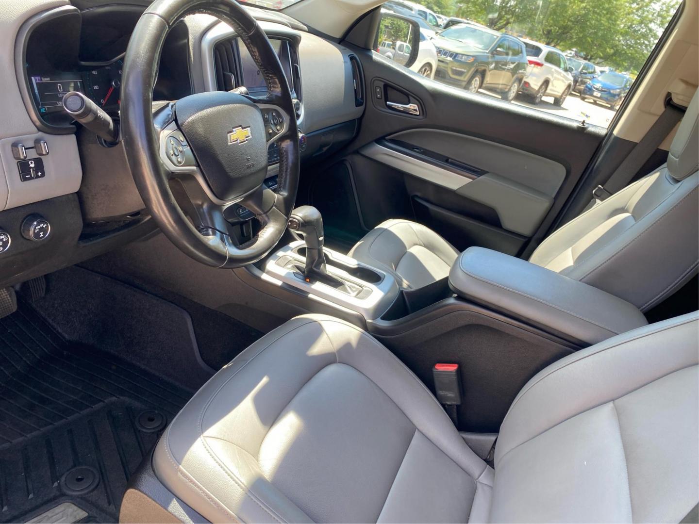 2017 BLACK CHEVROLET COLORADO LT (1GCPTCE1XH1) with an 2.8L engine, Automatic transmission, located at 908 SE 14th Street, Des Moines, IA, 50317, (515) 281-0330, 41.580303, -93.597046- Photo#8