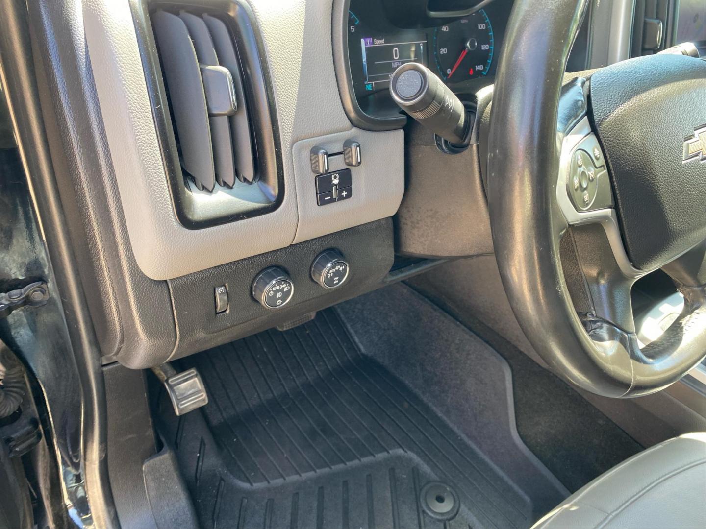 2017 BLACK CHEVROLET COLORADO LT (1GCPTCE1XH1) with an 2.8L engine, Automatic transmission, located at 908 SE 14th Street, Des Moines, IA, 50317, (515) 281-0330, 41.580303, -93.597046- Photo#17