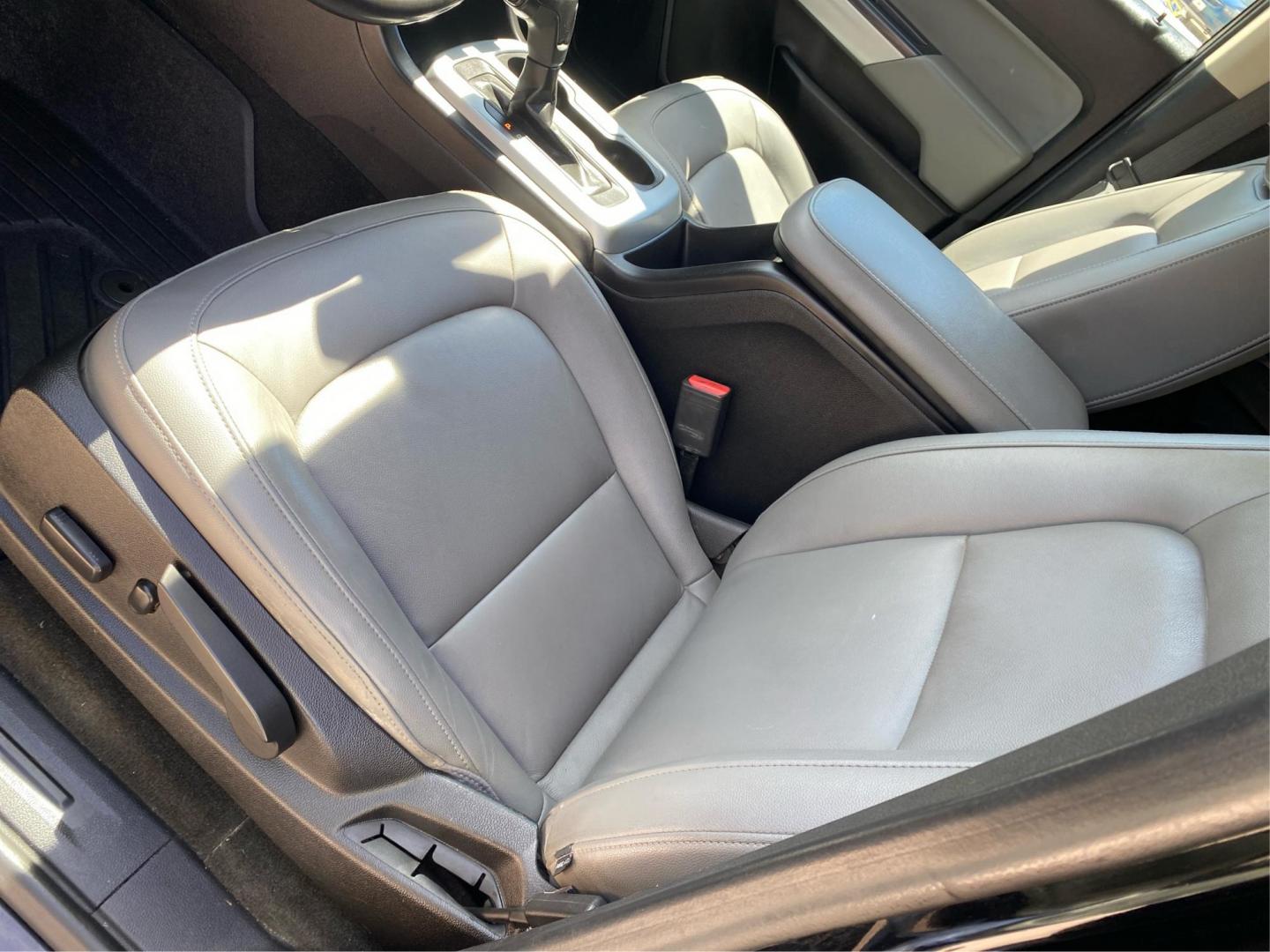 2017 BLACK CHEVROLET COLORADO LT (1GCPTCE1XH1) with an 2.8L engine, Automatic transmission, located at 908 SE 14th Street, Des Moines, IA, 50317, (515) 281-0330, 41.580303, -93.597046- Photo#18