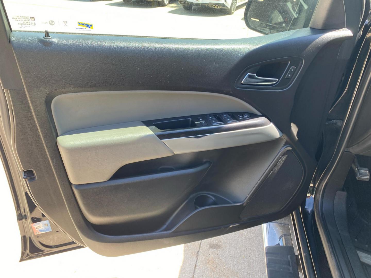2017 BLACK CHEVROLET COLORADO LT (1GCPTCE1XH1) with an 2.8L engine, Automatic transmission, located at 908 SE 14th Street, Des Moines, IA, 50317, (515) 281-0330, 41.580303, -93.597046- Photo#19