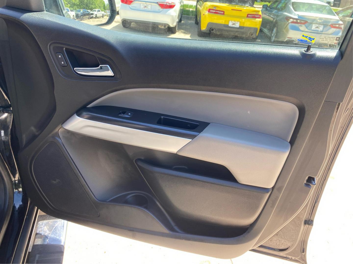 2017 BLACK CHEVROLET COLORADO LT (1GCPTCE1XH1) with an 2.8L engine, Automatic transmission, located at 908 SE 14th Street, Des Moines, IA, 50317, (515) 281-0330, 41.580303, -93.597046- Photo#20