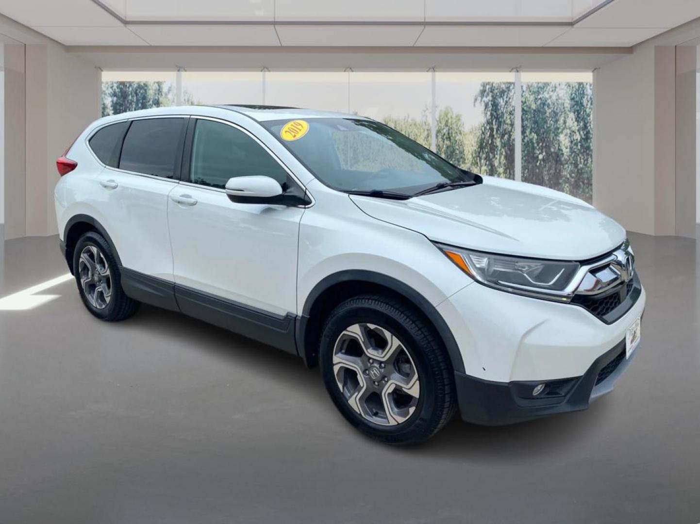 2019 WHITE HONDA CR-V EX (7FARW2H53KE) with an 1.5L engine, Continuously Variable transmission, located at 908 SE 14th Street, Des Moines, IA, 50317, (515) 281-0330, 41.580303, -93.597046 - Photo#0