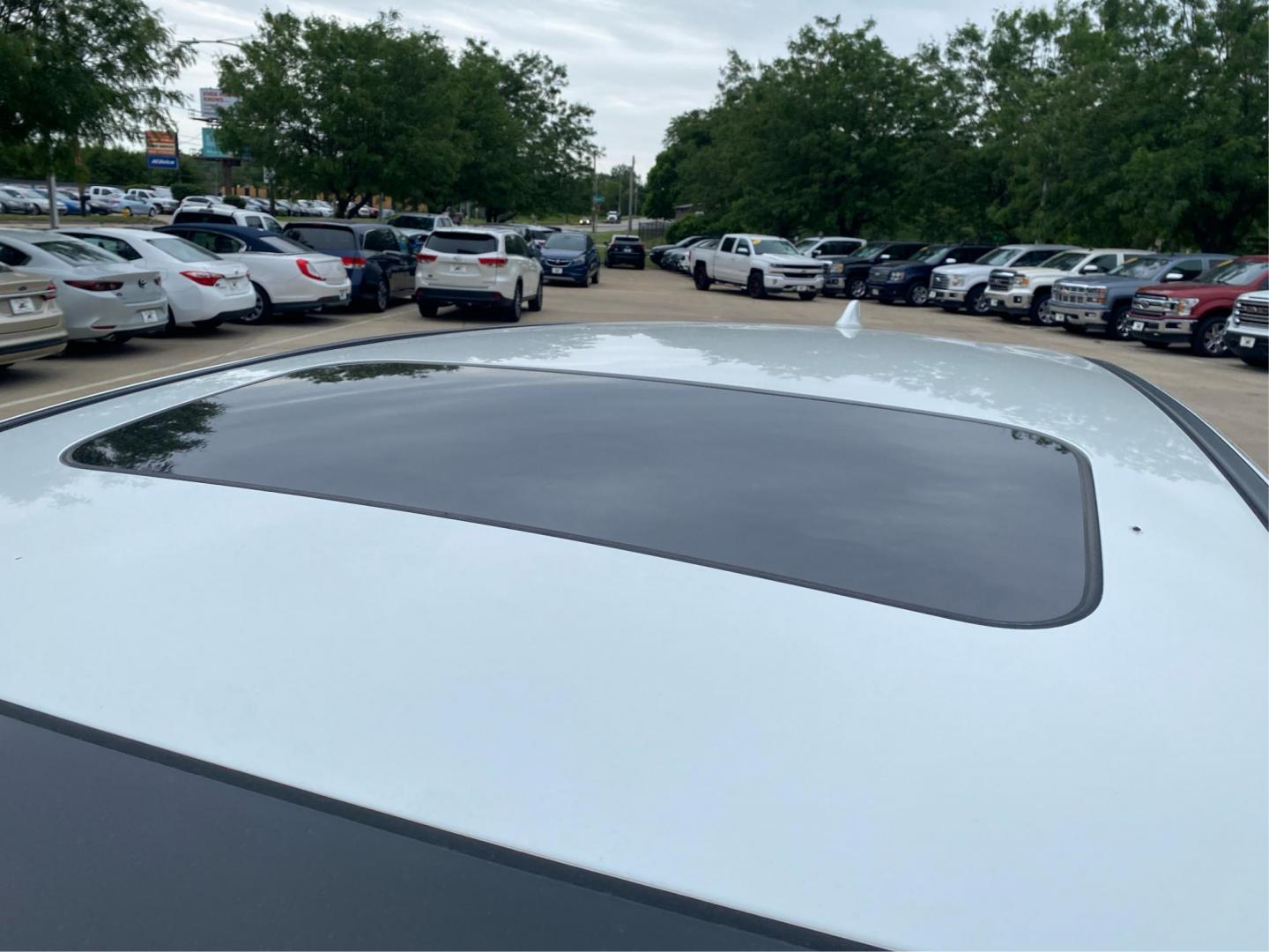 2019 WHITE HONDA CR-V EX (7FARW2H53KE) with an 1.5L engine, Continuously Variable transmission, located at 908 SE 14th Street, Des Moines, IA, 50317, (515) 281-0330, 41.580303, -93.597046 - Photo#11
