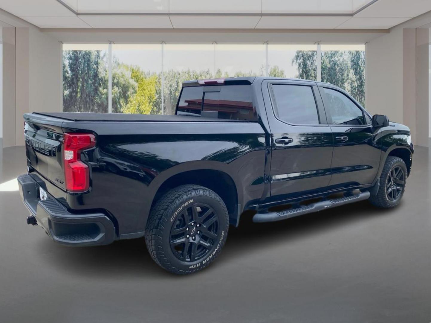 2023 BLACK CHEVROLET SILVERADO 1500 RST (1GCUDEED8PZ) with an 5.3L engine, Automatic transmission, located at 908 SE 14th Street, Des Moines, IA, 50317, (515) 281-0330, 41.580303, -93.597046 - Photo#2
