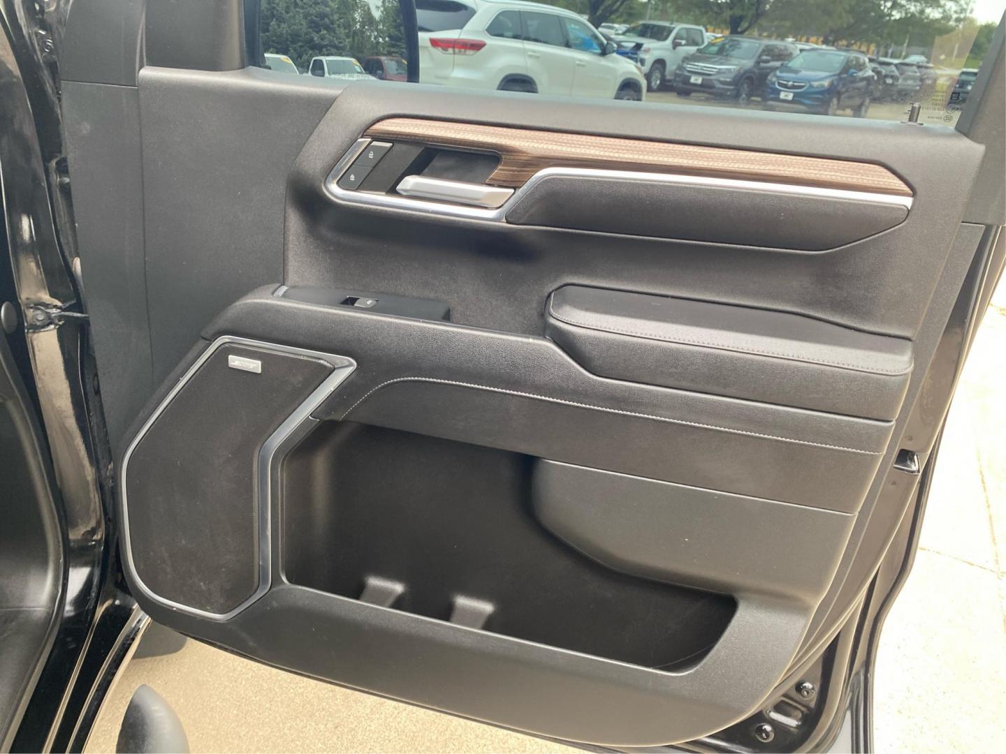 2023 BLACK CHEVROLET SILVERADO 1500 RST (1GCUDEED8PZ) with an 5.3L engine, Automatic transmission, located at 908 SE 14th Street, Des Moines, IA, 50317, (515) 281-0330, 41.580303, -93.597046 - Photo#19