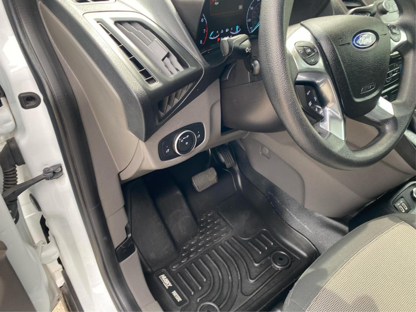 2019 WHITE FORD TRANSIT CONNECT XL (NM0LS7E7XK1) with an 2.5L engine, Automatic transmission, located at 908 SE 14th Street, Des Moines, IA, 50317, (515) 281-0330, 41.580303, -93.597046- Photo#15