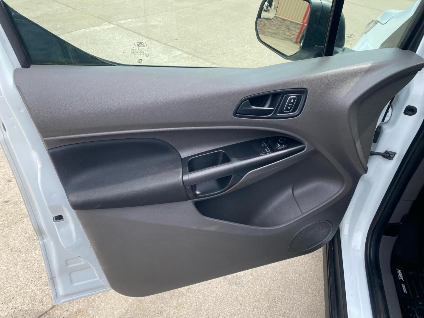 2019 WHITE FORD TRANSIT CONNECT XL (NM0LS7E7XK1) with an 2.5L engine, Automatic transmission, located at 908 SE 14th Street, Des Moines, IA, 50317, (515) 281-0330, 41.580303, -93.597046- Photo#17