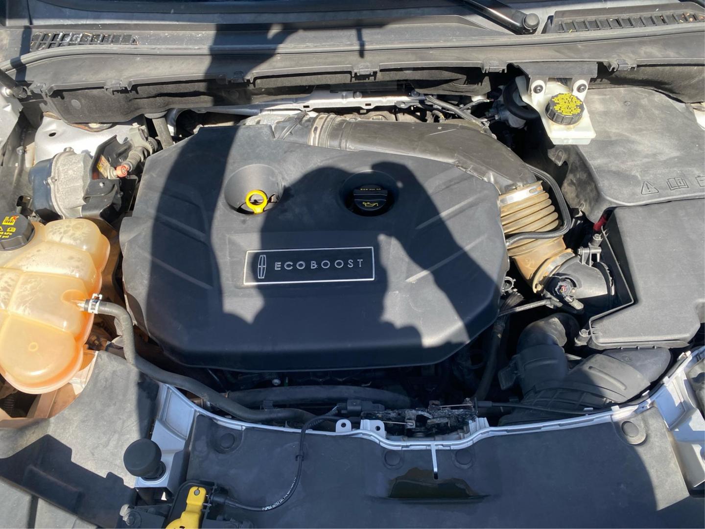 2016 SILVER LINCOLN MKC RESERVE (5LMCJ3D90GU) with an 2.0L engine, Automatic transmission, located at 908 SE 14th Street, Des Moines, IA, 50317, (515) 281-0330, 41.580303, -93.597046 - Photo#10