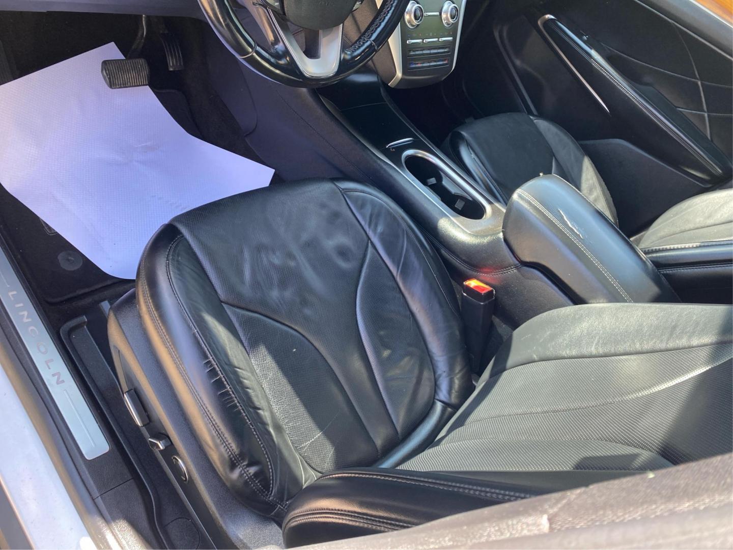 2016 SILVER LINCOLN MKC RESERVE (5LMCJ3D90GU) with an 2.0L engine, Automatic transmission, located at 908 SE 14th Street, Des Moines, IA, 50317, (515) 281-0330, 41.580303, -93.597046 - Photo#18