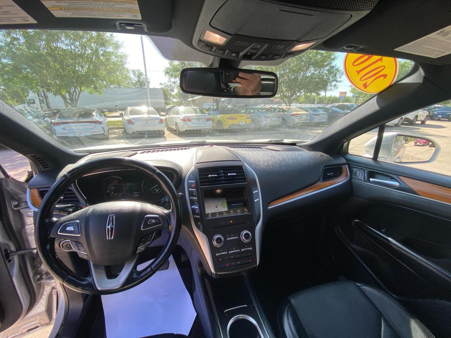 2016 SILVER LINCOLN MKC RESERVE (5LMCJ3D90GU) with an 2.0L engine, Automatic transmission, located at 908 SE 14th Street, Des Moines, IA, 50317, (515) 281-0330, 41.580303, -93.597046 - Photo#21