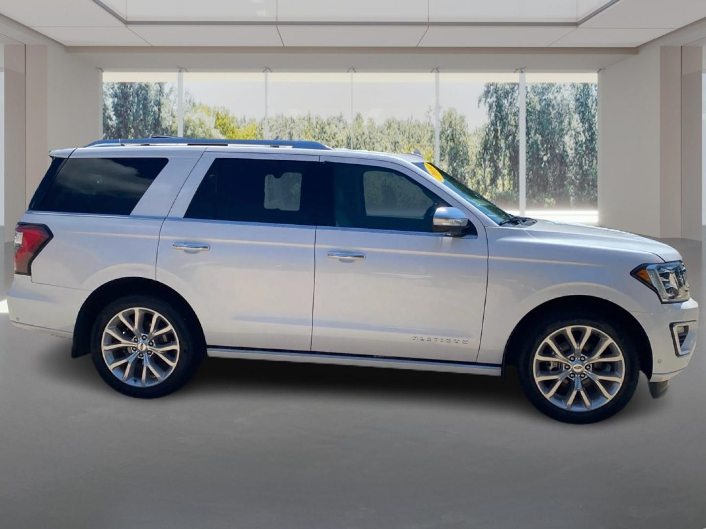 2019 WHITE FORD EXPEDITION PLATINUM (1FMJU1MT5KE) with an 3.5L engine, Automatic transmission, located at 908 SE 14th Street, Des Moines, IA, 50317, (515) 281-0330, 41.580303, -93.597046- Photo#1