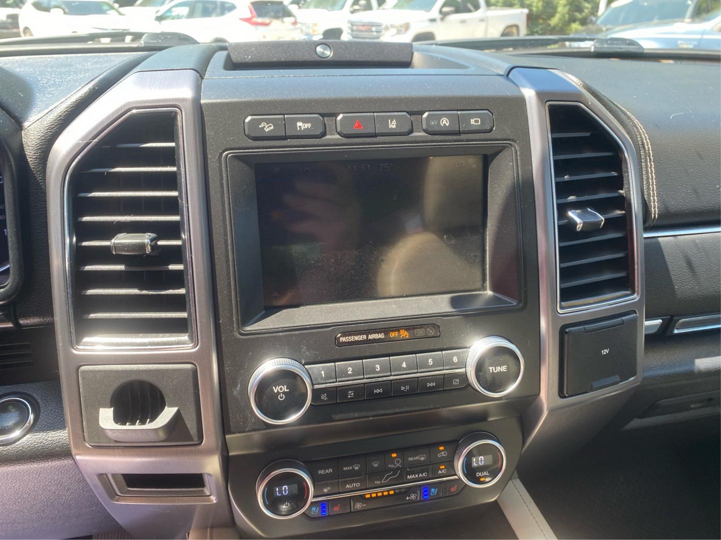 2019 WHITE FORD EXPEDITION PLATINUM (1FMJU1MT5KE) with an 3.5L engine, Automatic transmission, located at 908 SE 14th Street, Des Moines, IA, 50317, (515) 281-0330, 41.580303, -93.597046- Photo#13
