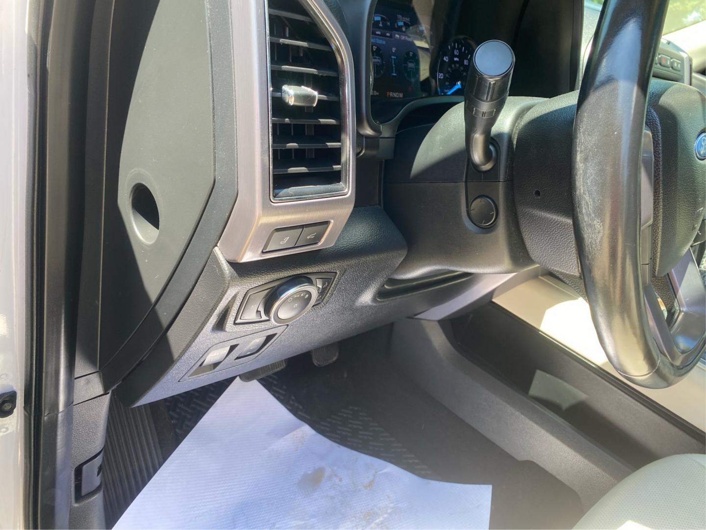 2019 WHITE FORD EXPEDITION PLATINUM (1FMJU1MT5KE) with an 3.5L engine, Automatic transmission, located at 908 SE 14th Street, Des Moines, IA, 50317, (515) 281-0330, 41.580303, -93.597046- Photo#17