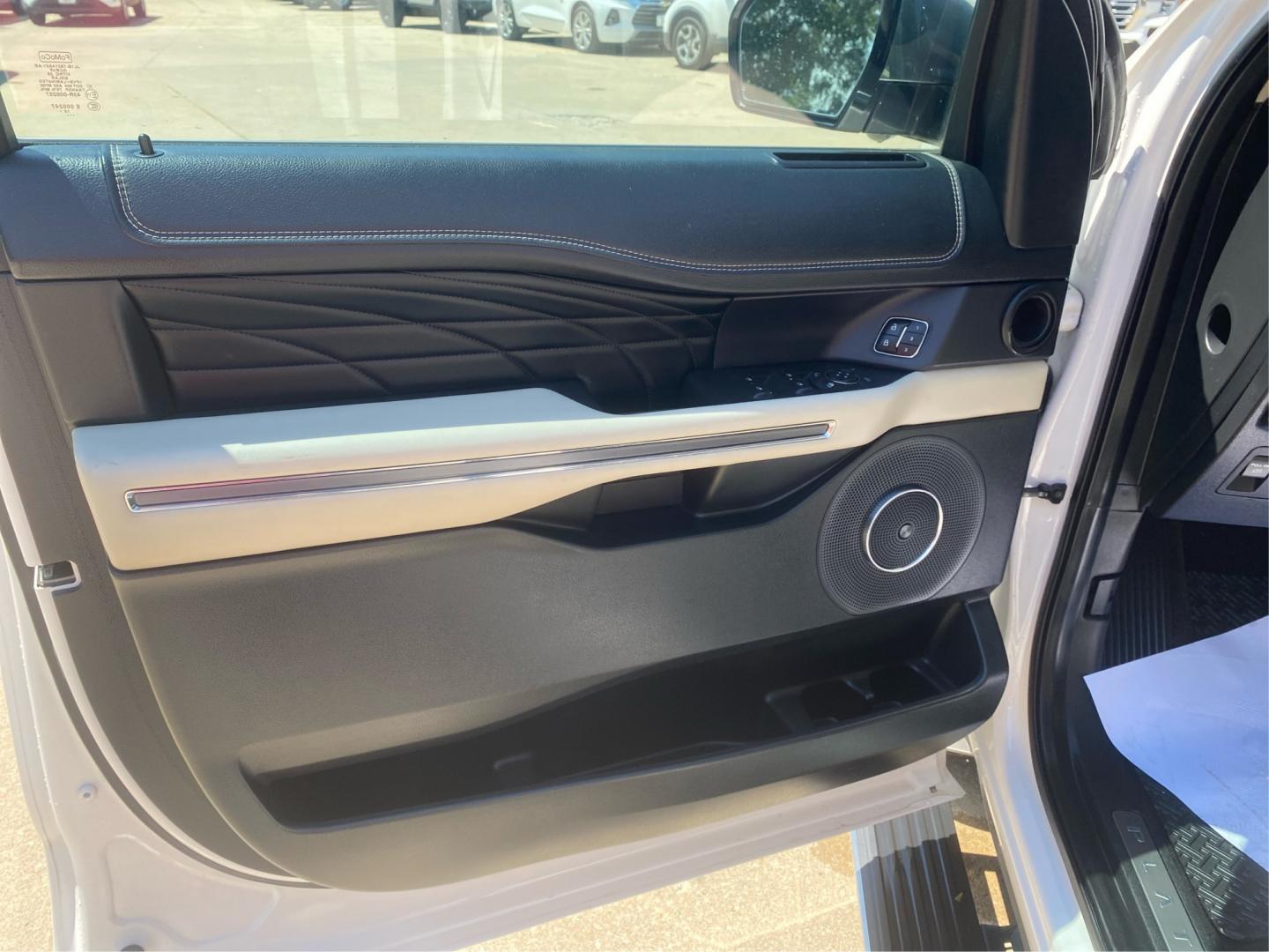 2019 WHITE FORD EXPEDITION PLATINUM (1FMJU1MT5KE) with an 3.5L engine, Automatic transmission, located at 908 SE 14th Street, Des Moines, IA, 50317, (515) 281-0330, 41.580303, -93.597046- Photo#19