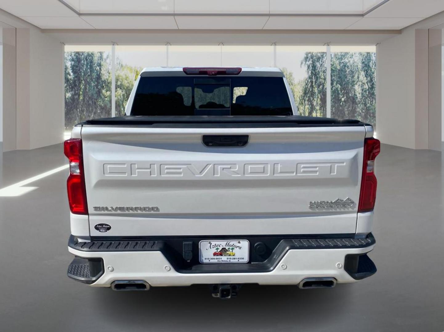 2022 WHITE CHEVROLET SILVERADO 1500 HIGH COUNTRY (1GCUDJEDXNZ) with an 5.3L engine, Automatic transmission, located at 908 SE 14th Street, Des Moines, IA, 50317, (515) 281-0330, 41.580303, -93.597046- Photo#3