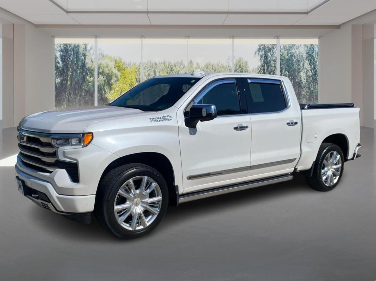 2022 WHITE CHEVROLET SILVERADO 1500 HIGH COUNTRY (1GCUDJEDXNZ) with an 5.3L engine, Automatic transmission, located at 908 SE 14th Street, Des Moines, IA, 50317, (515) 281-0330, 41.580303, -93.597046- Photo#7