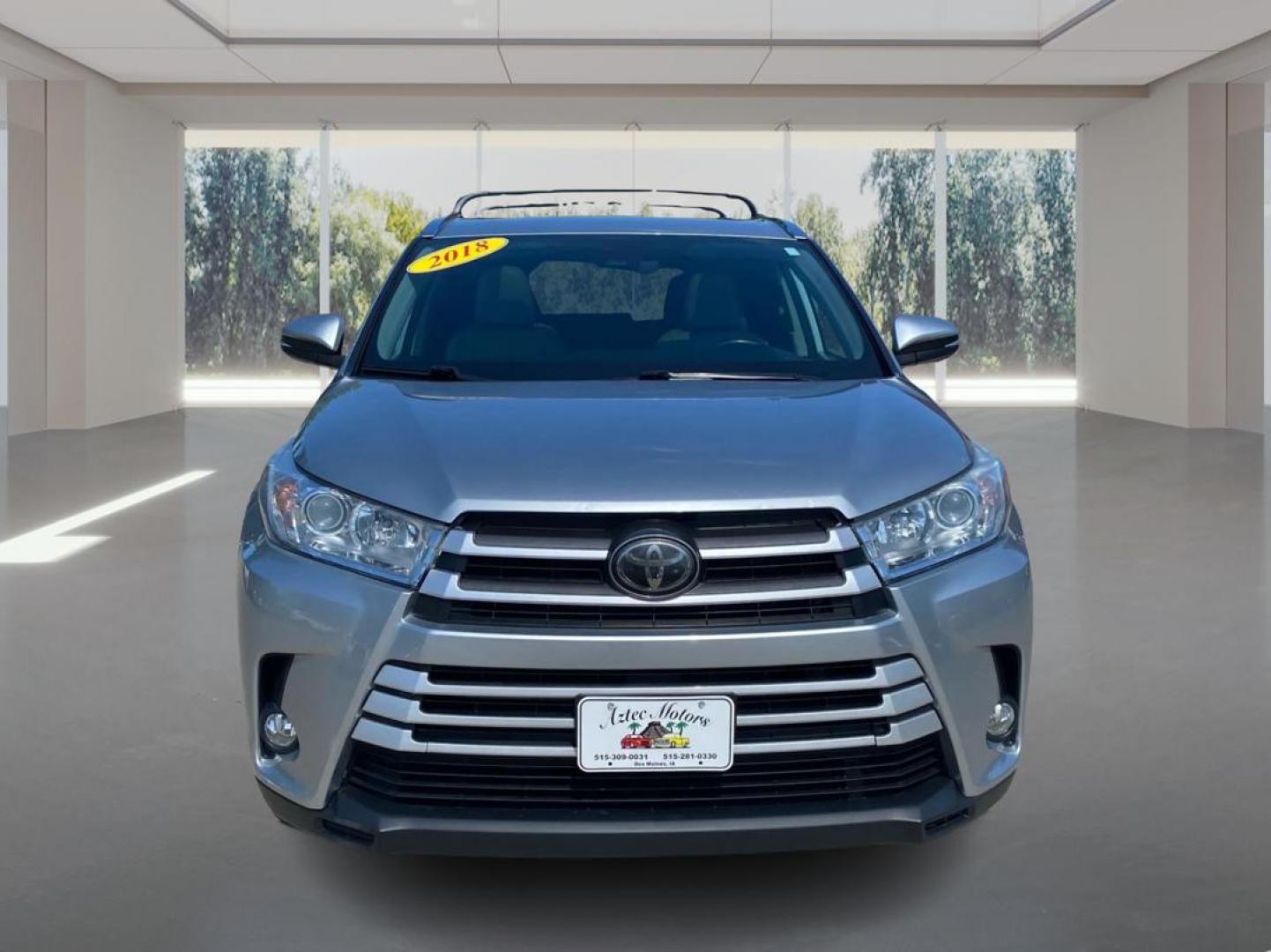 2018 SILVER TOYOTA HIGHLANDER XLE (5TDJZRFH1JS) with an 3.5L engine, Automatic transmission, located at 908 SE 14th Street, Des Moines, IA, 50317, (515) 281-0330, 41.580303, -93.597046 - Photo#6