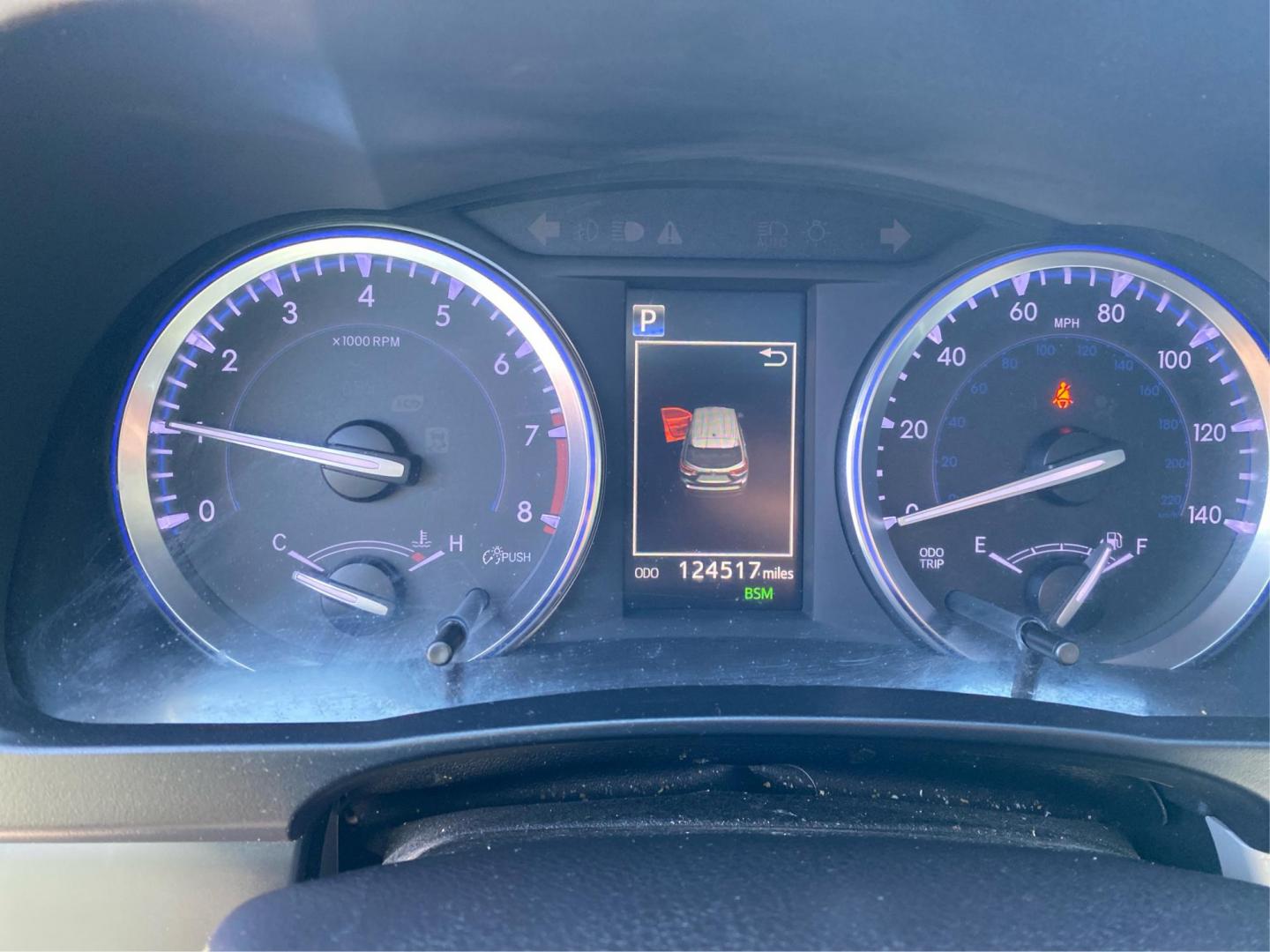 2018 SILVER TOYOTA HIGHLANDER XLE (5TDJZRFH1JS) with an 3.5L engine, Automatic transmission, located at 908 SE 14th Street, Des Moines, IA, 50317, (515) 281-0330, 41.580303, -93.597046 - Photo#15