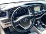 2018 SILVER TOYOTA HIGHLANDER XLE (5TDJZRFH1JS) with an 3.5L engine, Automatic transmission, located at 908 SE 14th Street, Des Moines, IA, 50317, (515) 281-0330, 41.580303, -93.597046 - Photo#16