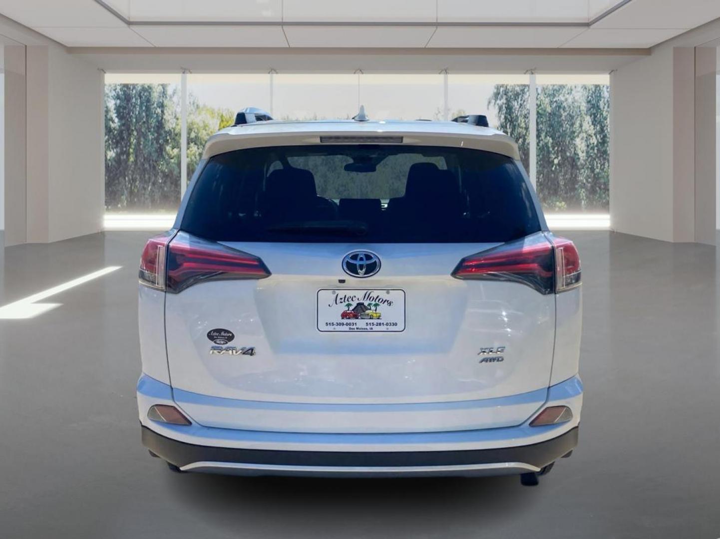 2017 WHITE TOYOTA RAV4 XLE (JTMRFREV9HD) with an 2.5L engine, Automatic transmission, located at 908 SE 14th Street, Des Moines, IA, 50317, (515) 281-0330, 41.580303, -93.597046 - Photo#3