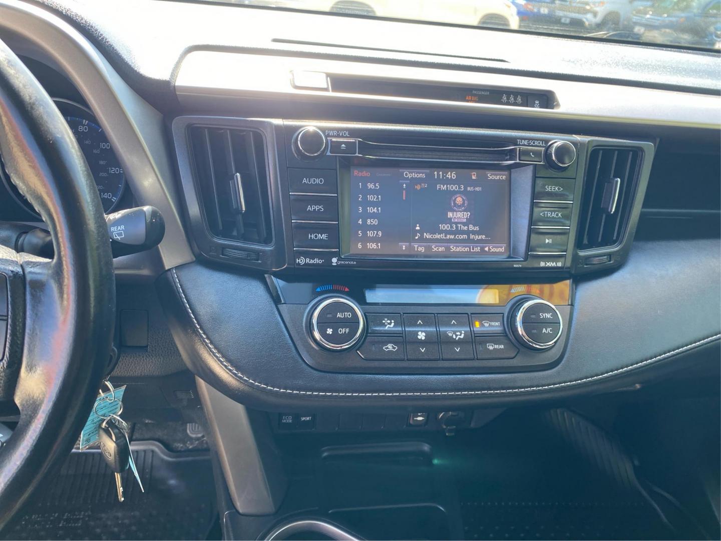 2017 WHITE TOYOTA RAV4 XLE (JTMRFREV9HD) with an 2.5L engine, Automatic transmission, located at 908 SE 14th Street, Des Moines, IA, 50317, (515) 281-0330, 41.580303, -93.597046 - Photo#12