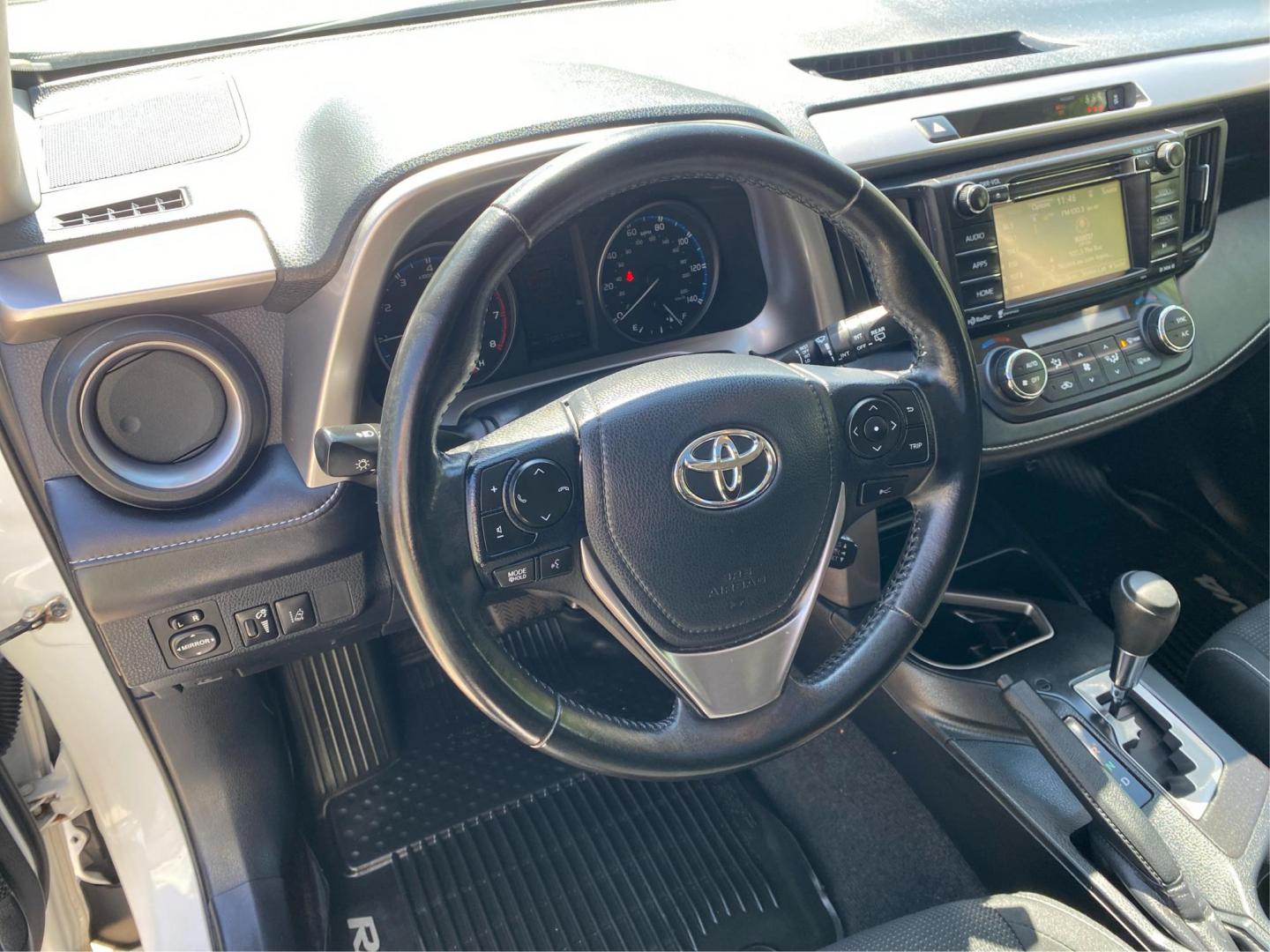 2017 WHITE TOYOTA RAV4 XLE (JTMRFREV9HD) with an 2.5L engine, Automatic transmission, located at 908 SE 14th Street, Des Moines, IA, 50317, (515) 281-0330, 41.580303, -93.597046 - Photo#15