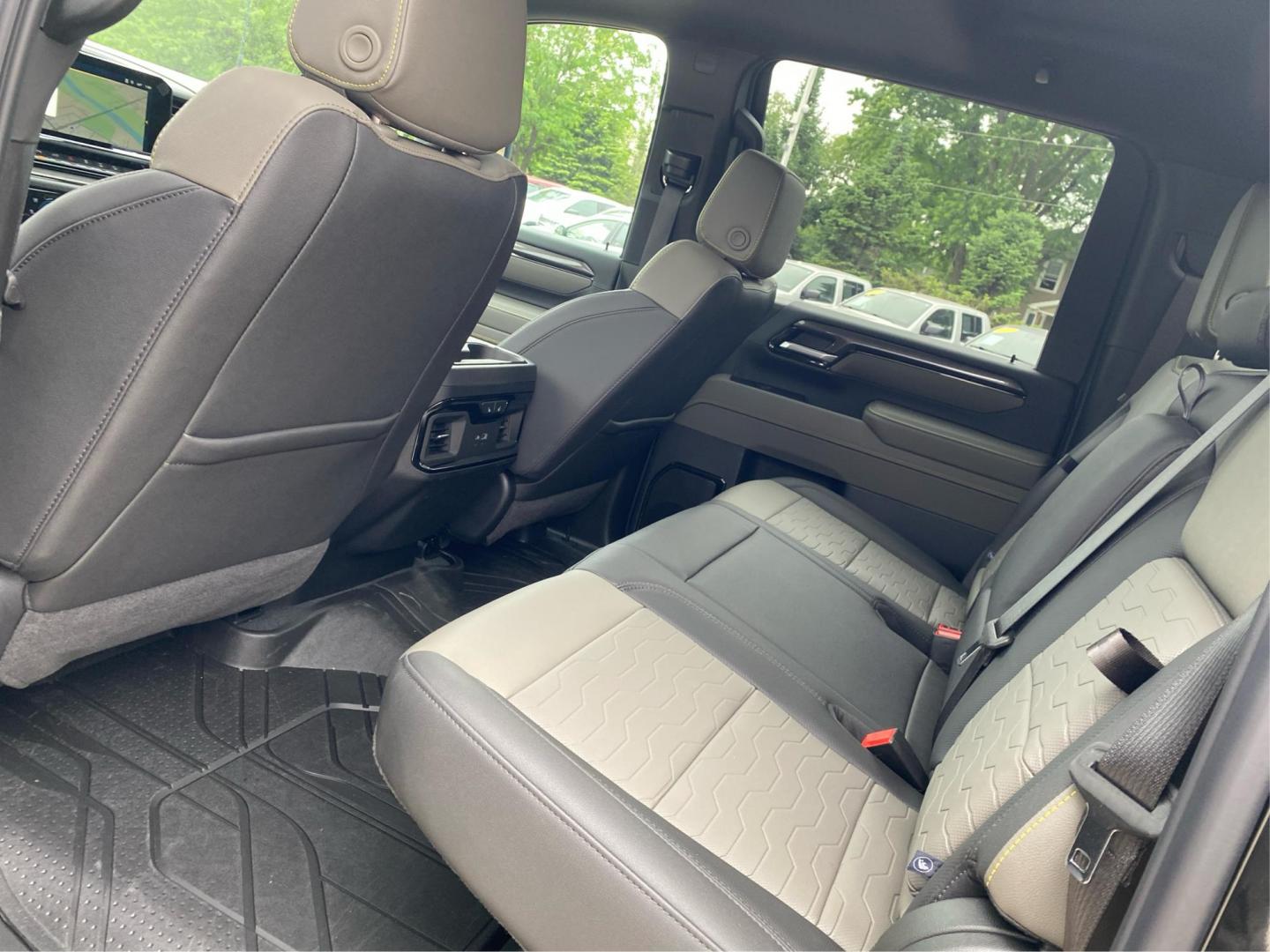 2026 BLACK CHEVROLET SILVERADO 2500 ZR2 (1GC4KYE72TF) with an 6.6L engine, Automatic transmission, located at 908 SE 14th Street, Des Moines, IA, 50317, (515) 281-0330, 41.580303, -93.597046 - Photo#9