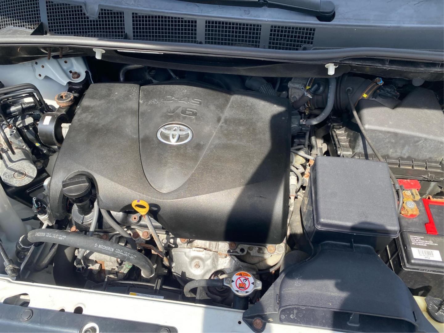2017 WHITE TOYOTA SIENNA XLE (5TDYZ3DC1HS) with an 3.5L engine, Automatic transmission, located at 908 SE 14th Street, Des Moines, IA, 50317, (515) 281-0330, 41.580303, -93.597046 - Photo#10