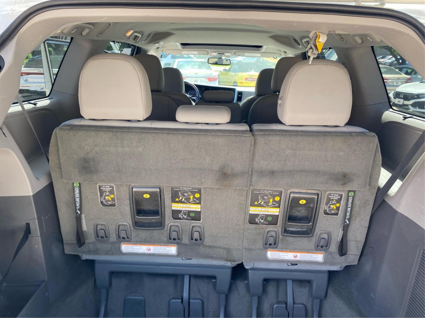 2017 WHITE TOYOTA SIENNA XLE (5TDYZ3DC1HS) with an 3.5L engine, Automatic transmission, located at 908 SE 14th Street, Des Moines, IA, 50317, (515) 281-0330, 41.580303, -93.597046 - Photo#12
