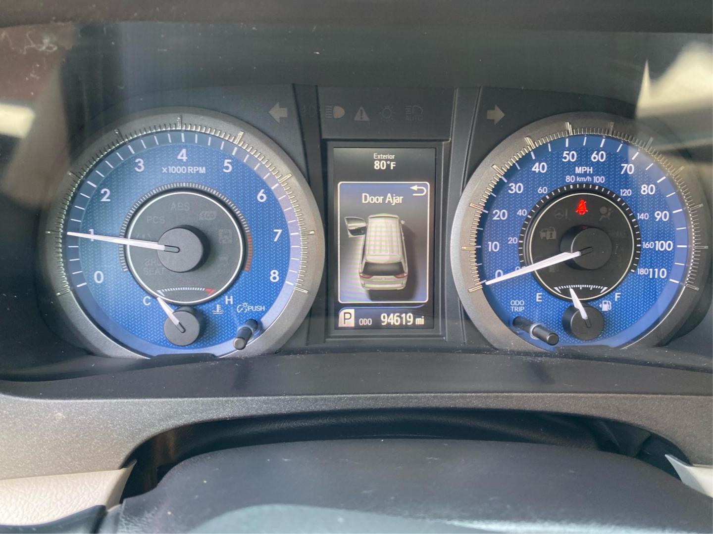 2017 WHITE TOYOTA SIENNA XLE (5TDYZ3DC1HS) with an 3.5L engine, Automatic transmission, located at 908 SE 14th Street, Des Moines, IA, 50317, (515) 281-0330, 41.580303, -93.597046 - Photo#15