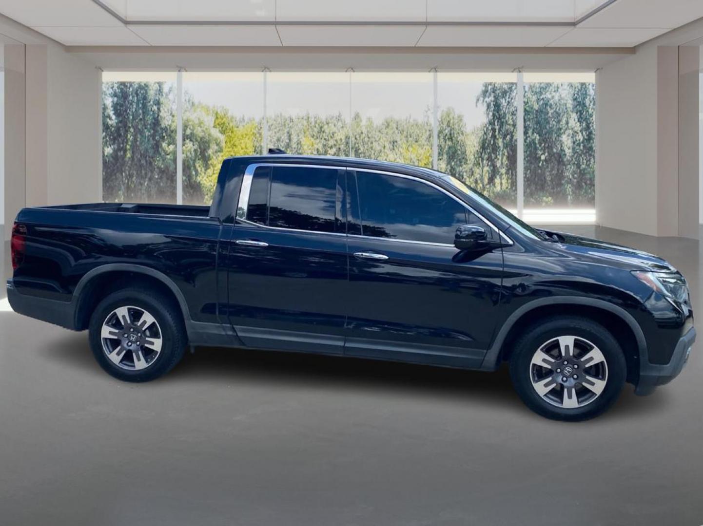 2018 BLACK HONDA RIDGELINE RTL-E (5FPYK3F72JB) with an 3.5L engine, Automatic transmission, located at 908 SE 14th Street, Des Moines, IA, 50317, (515) 281-0330, 41.580303, -93.597046 - Photo#1