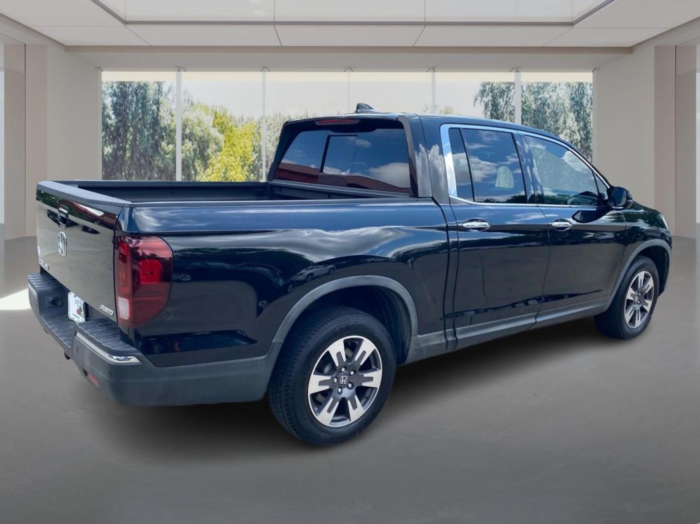 2018 BLACK HONDA RIDGELINE RTL-E (5FPYK3F72JB) with an 3.5L engine, Automatic transmission, located at 908 SE 14th Street, Des Moines, IA, 50317, (515) 281-0330, 41.580303, -93.597046 - Photo#2